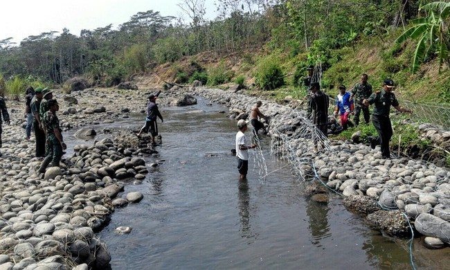 Sungai indah yang ada di desa wanguk